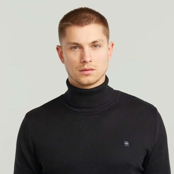 Core Turtle Knitted Sweater