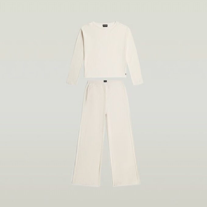 Tee and Pant Pajamas Set Tee and Pant Pajamas Set